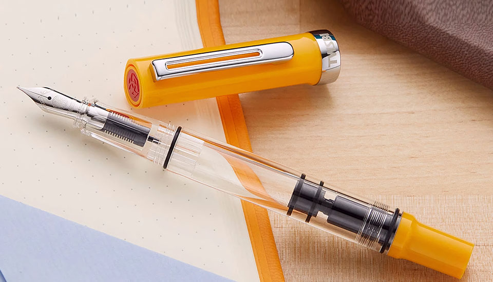 TWSBI pistove pero_SAFFRON ukazka